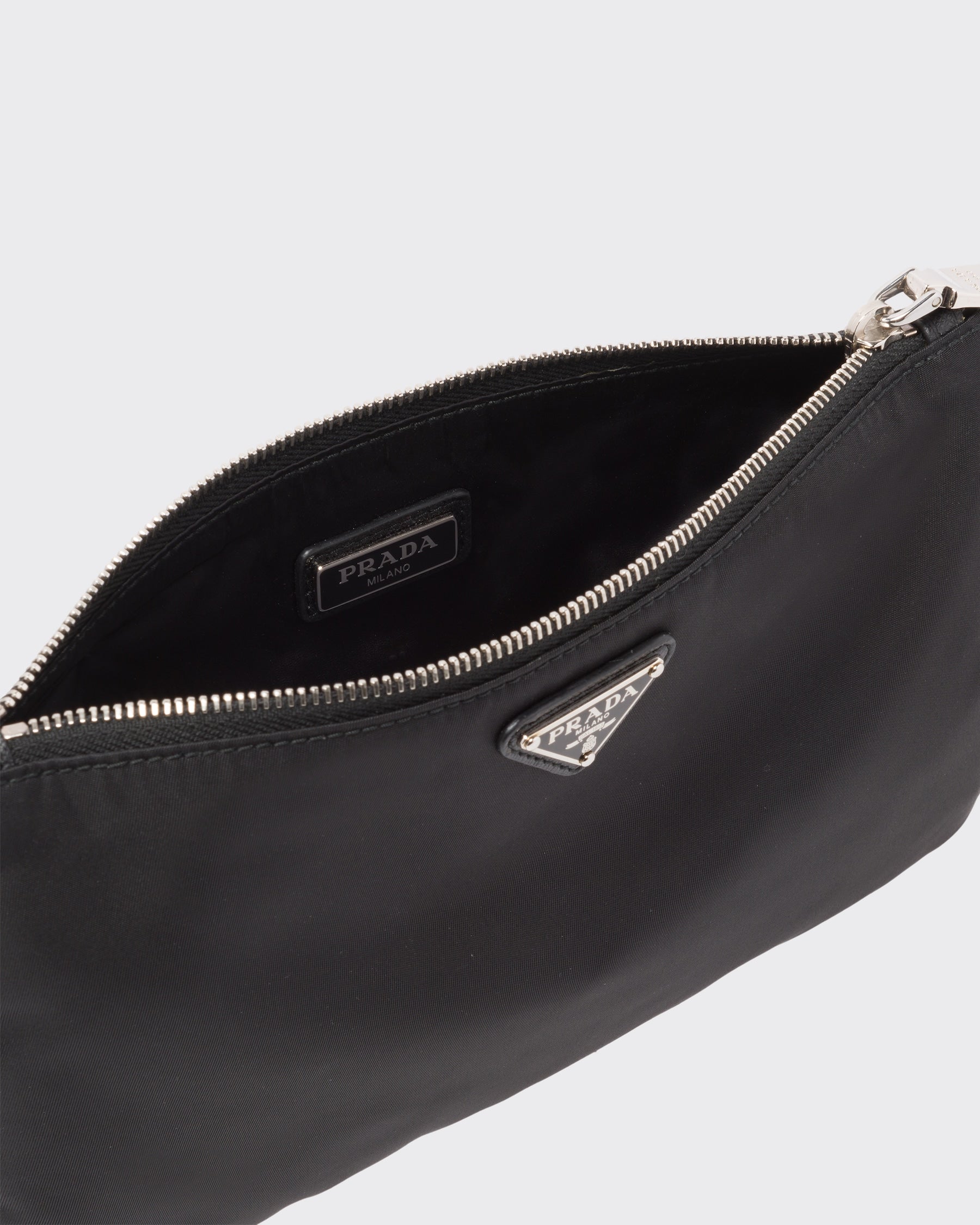 Pochette en Re-Nylon et cuir Saffiano